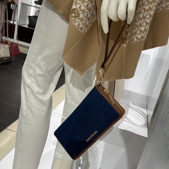 Michael Kors Jet Set Travel Large Travel CONTINENTAL 
Indigo - Picture 16 of 16